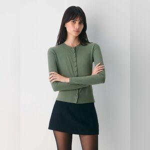 NWT! Wilfred Mirage Longsleeve Drapey jersey crewneck button-up top size small